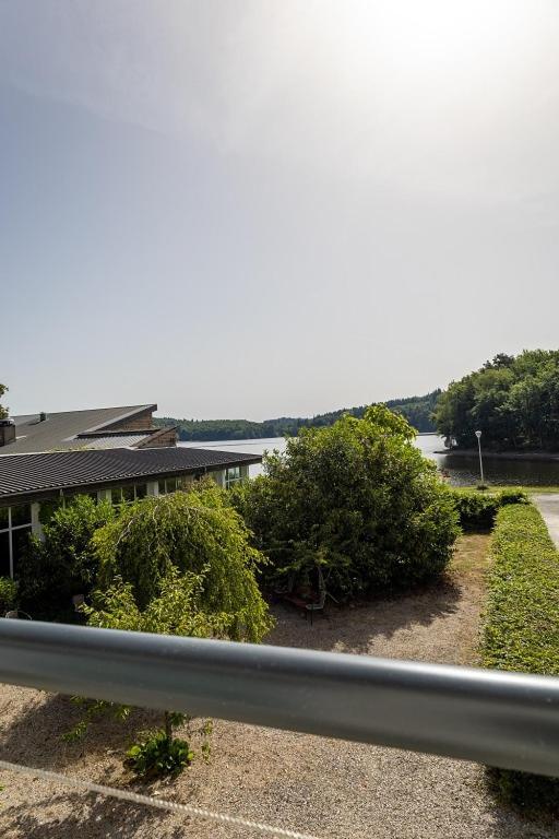 Logis Hotel Du Lac Neuvic  Bagian luar foto