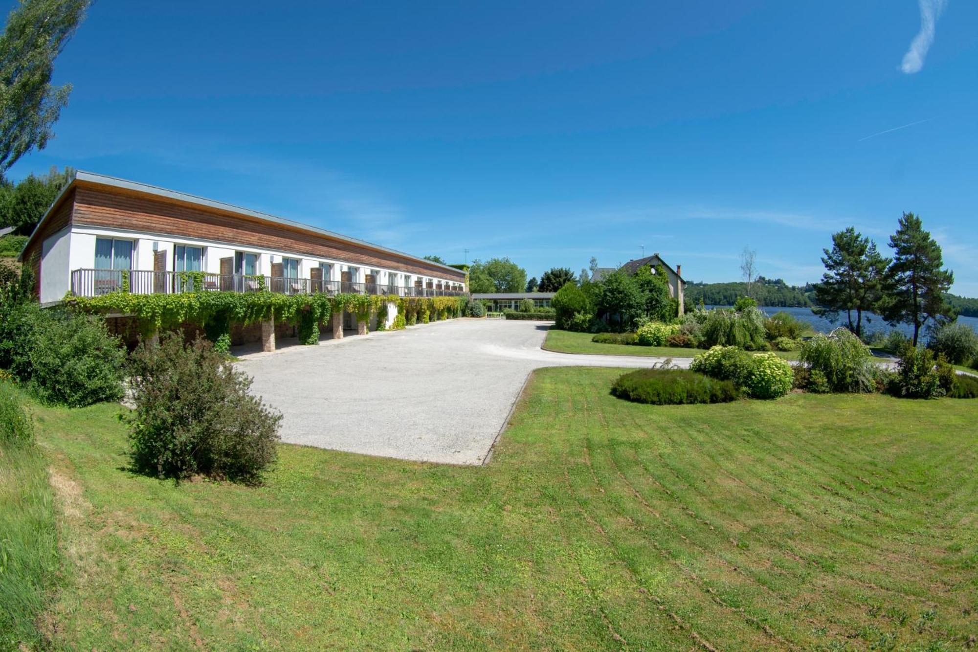 Logis Hotel Du Lac Neuvic  Bagian luar foto