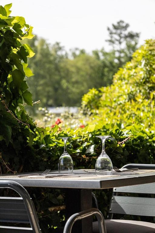 Logis Hotel Du Lac Neuvic  Bagian luar foto