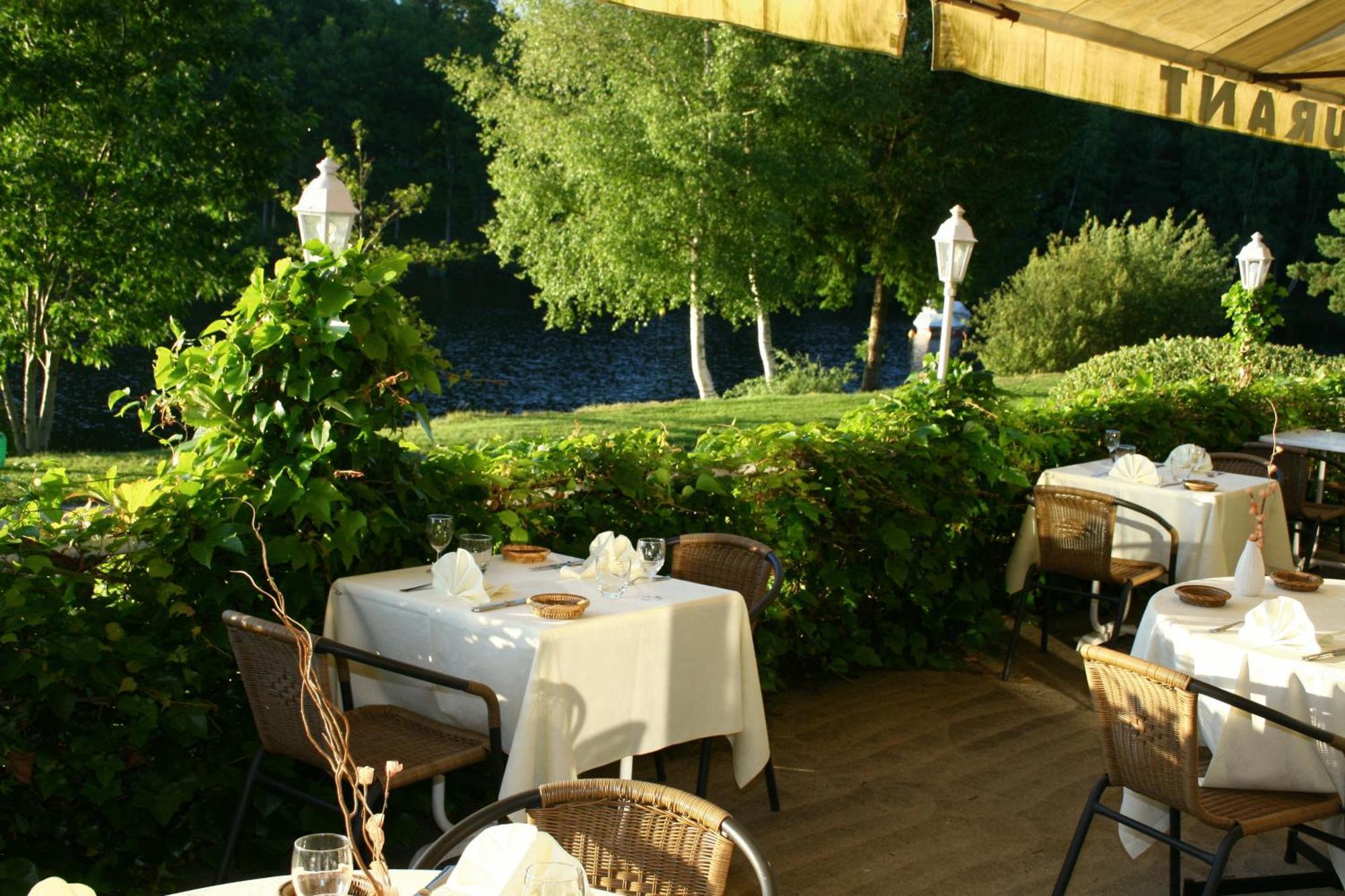 Logis Hotel Du Lac Neuvic  Bagian luar foto