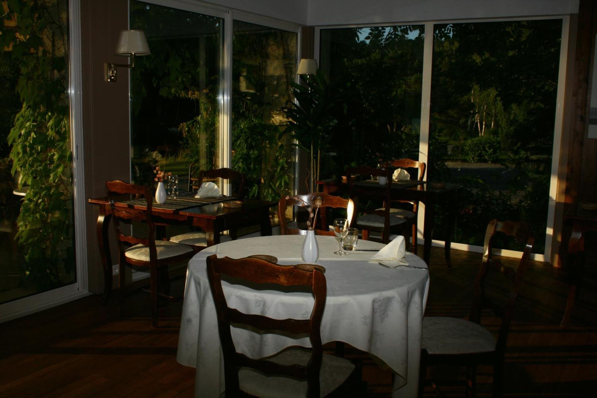 Logis Hotel Du Lac Neuvic  Bagian luar foto