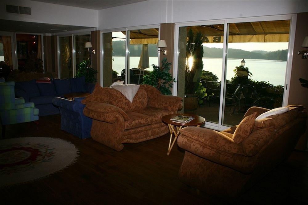 Logis Hotel Du Lac Neuvic  Bagian luar foto