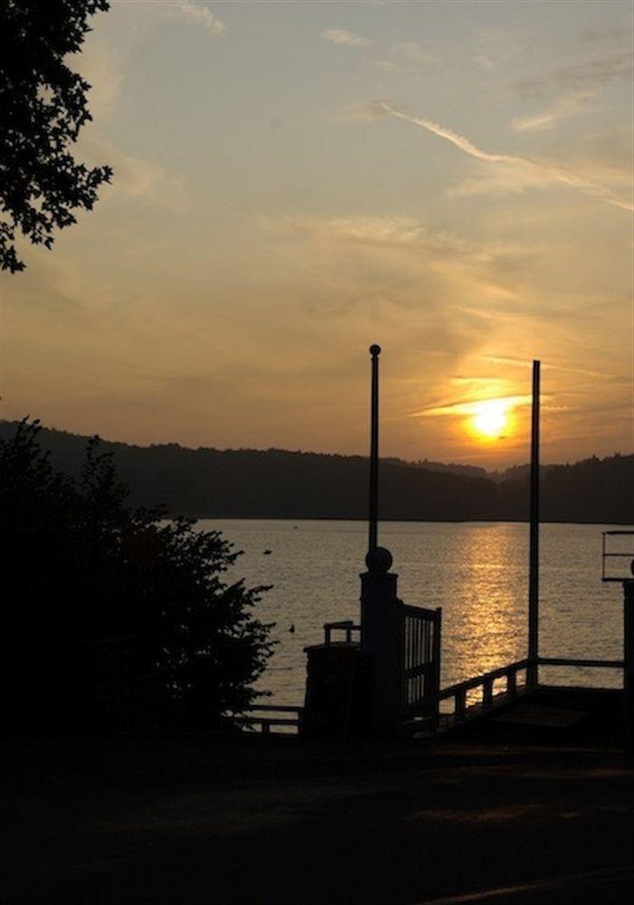 Logis Hotel Du Lac Neuvic  Bagian luar foto