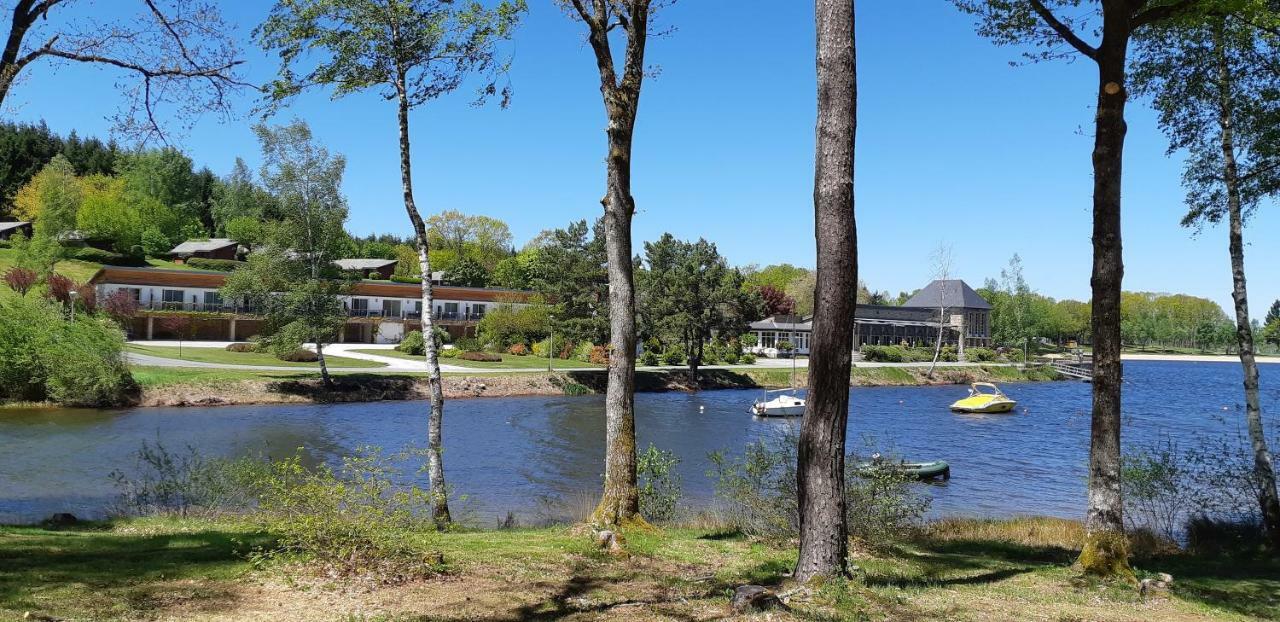 Logis Hotel Du Lac Neuvic  Bagian luar foto