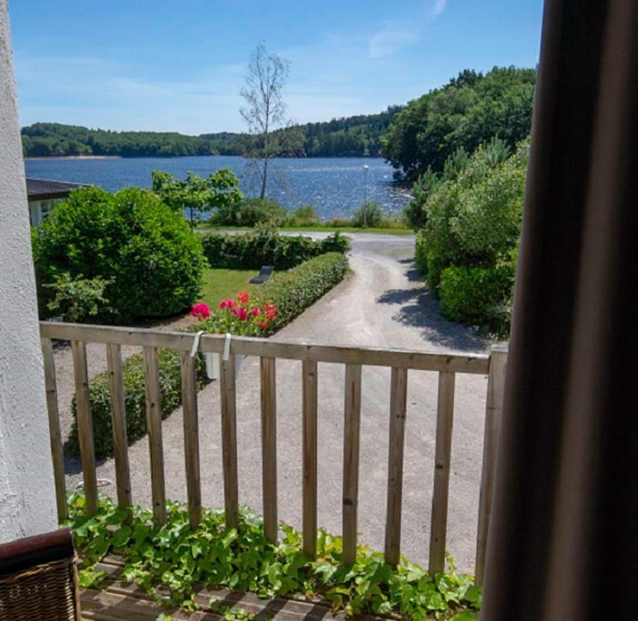 Logis Hotel Du Lac Neuvic  Bagian luar foto