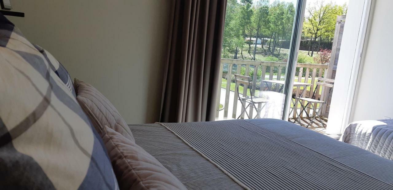 Logis Hotel Du Lac Neuvic  Bagian luar foto