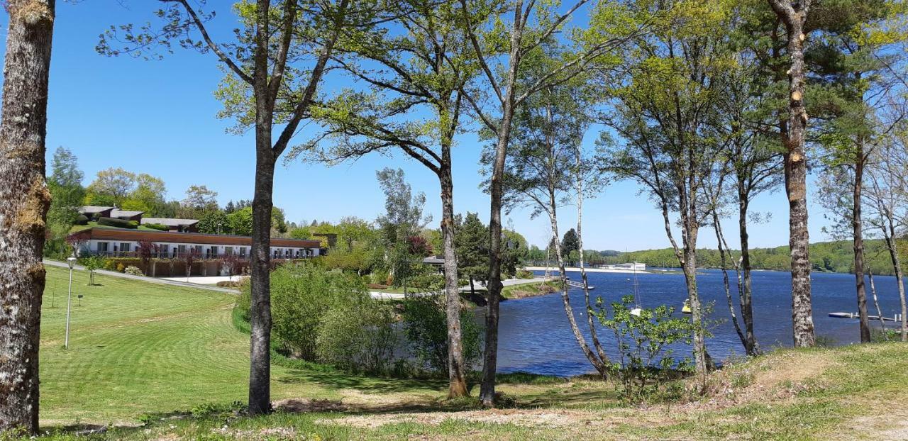 Logis Hotel Du Lac Neuvic  Bagian luar foto