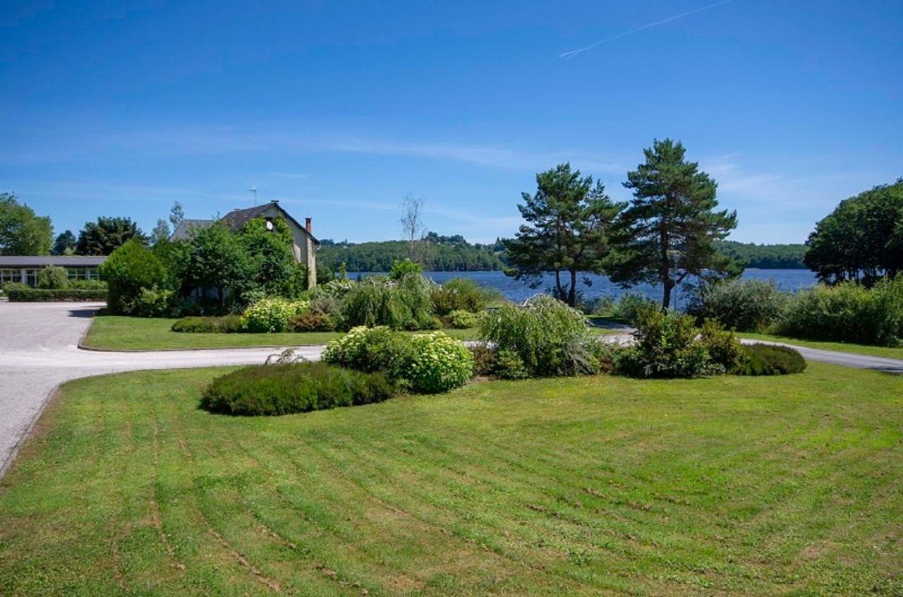 Logis Hotel Du Lac Neuvic  Bagian luar foto